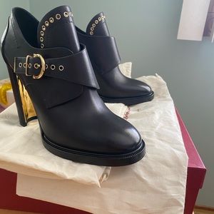 Salvatore Ferragamo Never Boots 9M